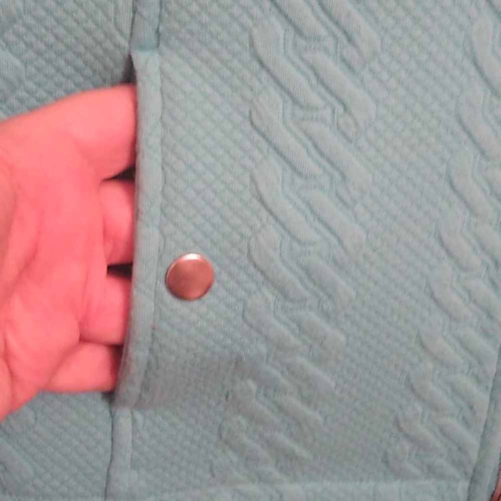 Links green sweater vest with snap pockets - Picture 6 of 9